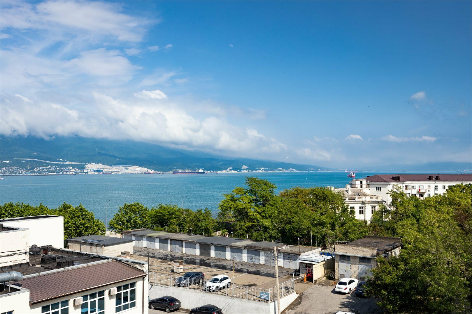 Джуниор Сюит