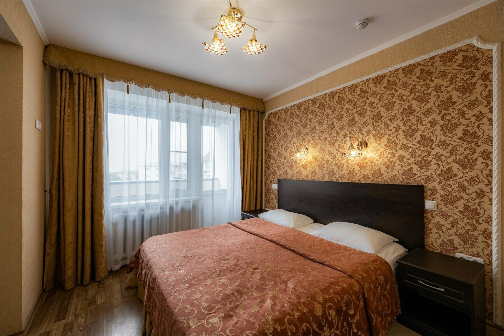 Джуниор Сюит