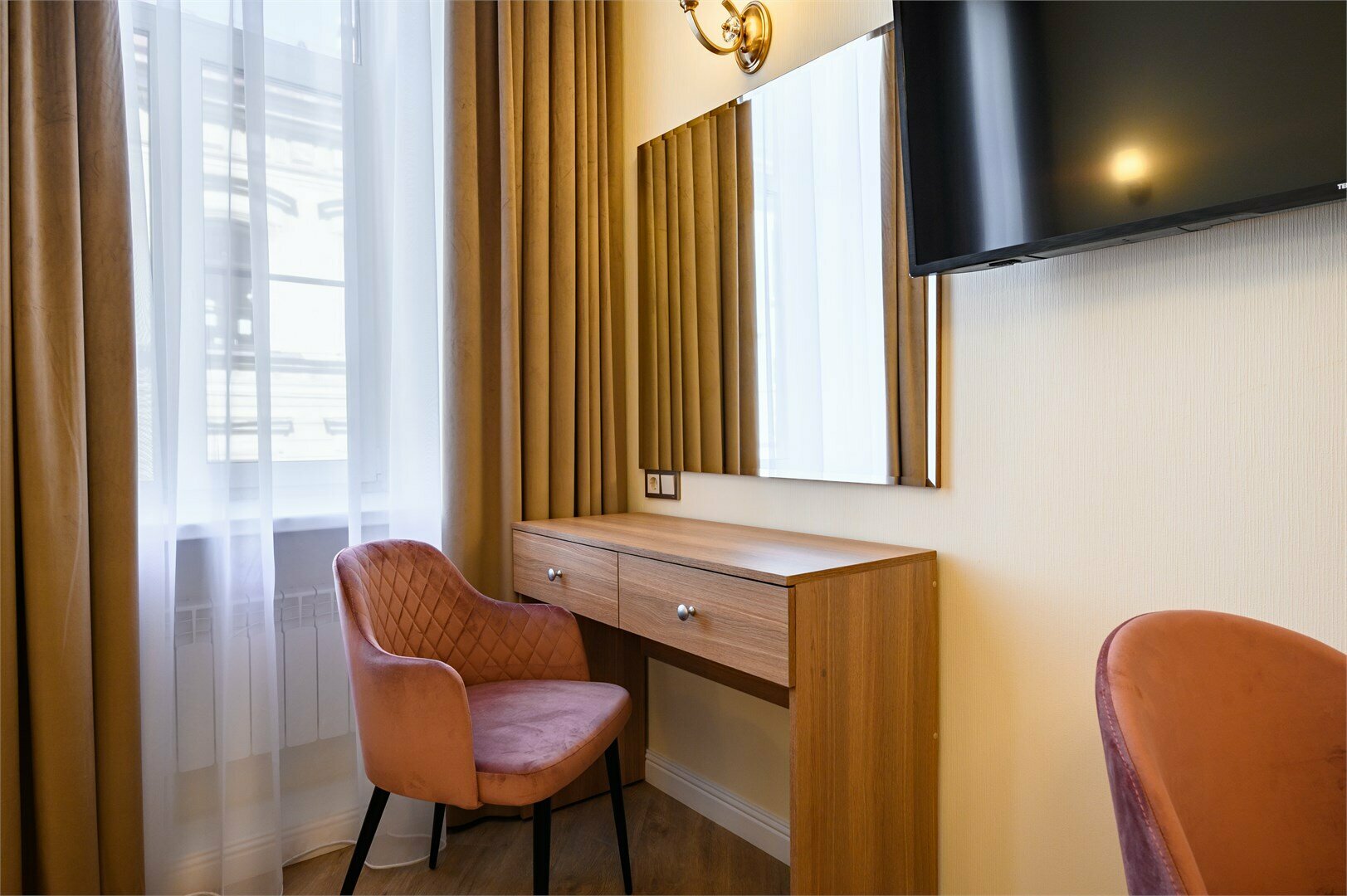 Апартаменты "King-Size" (Coral L) №2 с видом на улицу