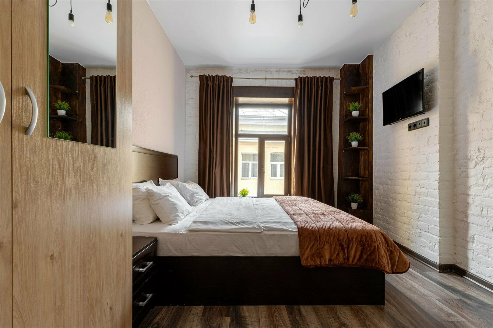 Двухкомнатная квартира в центре города с видом в тихий двор