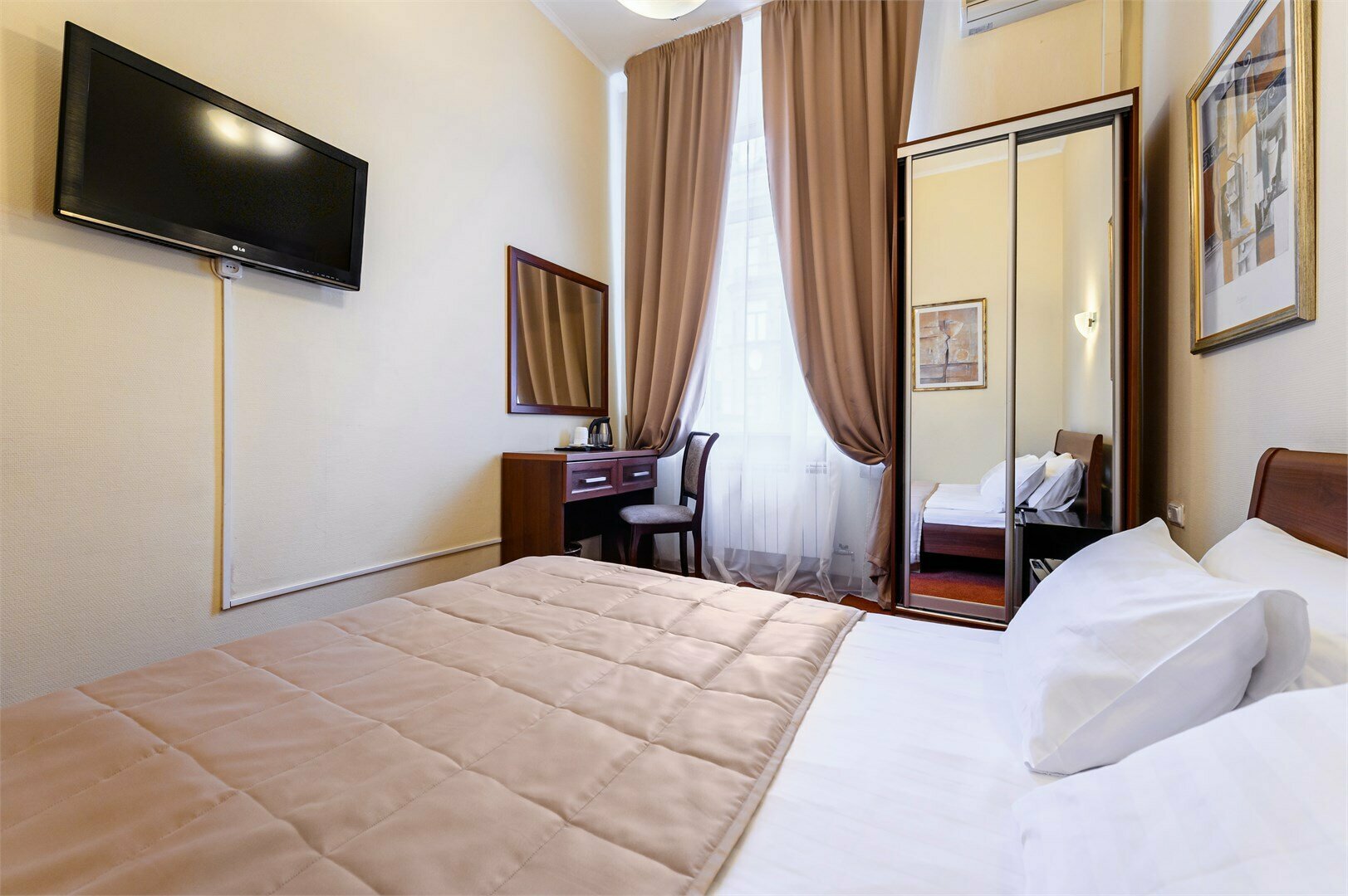 Стандартный номер с 1 кроватью и видом на улицу или во внутренний двор