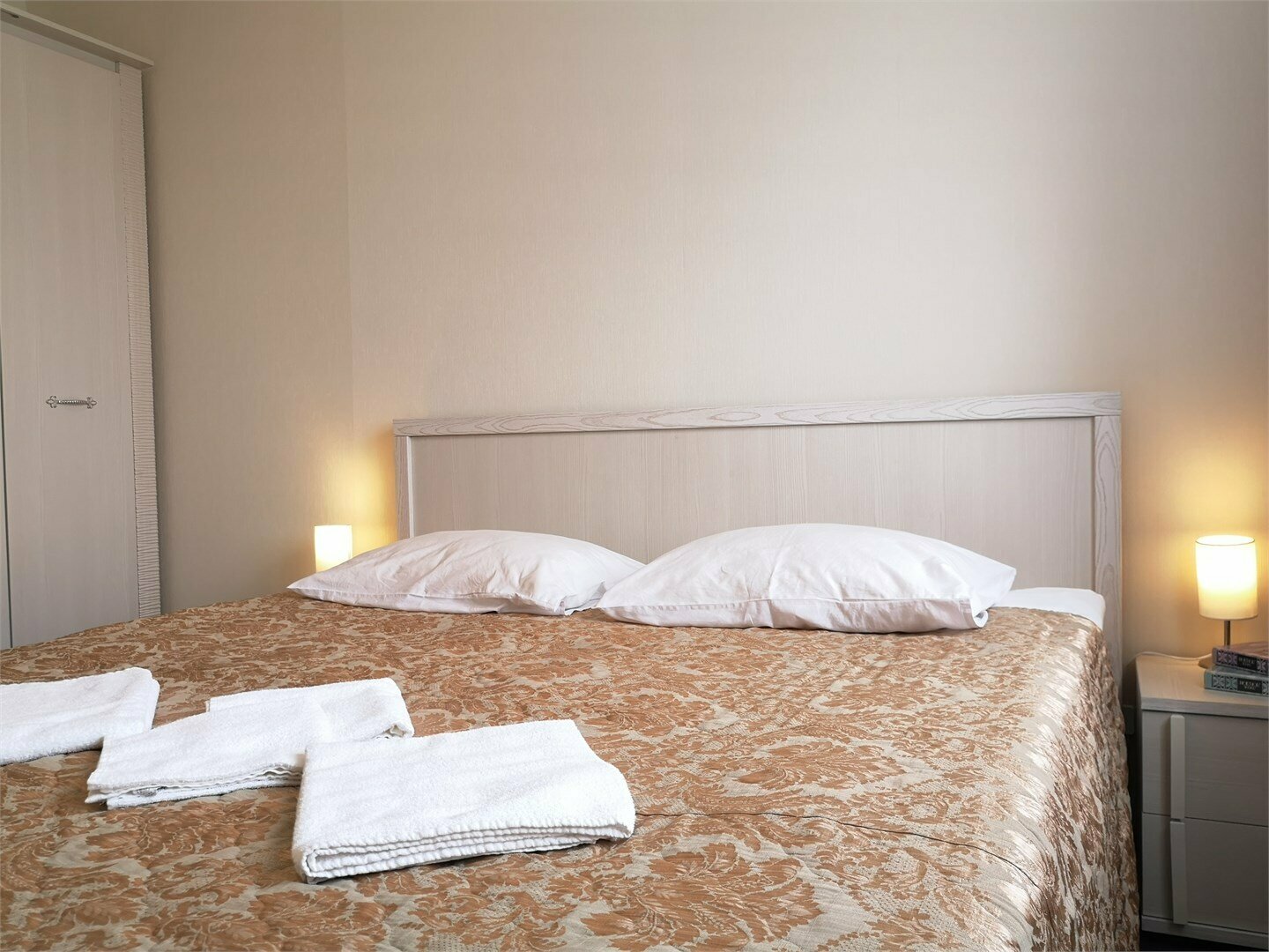 Двухкомнатные апартаменты гостиная +спальня