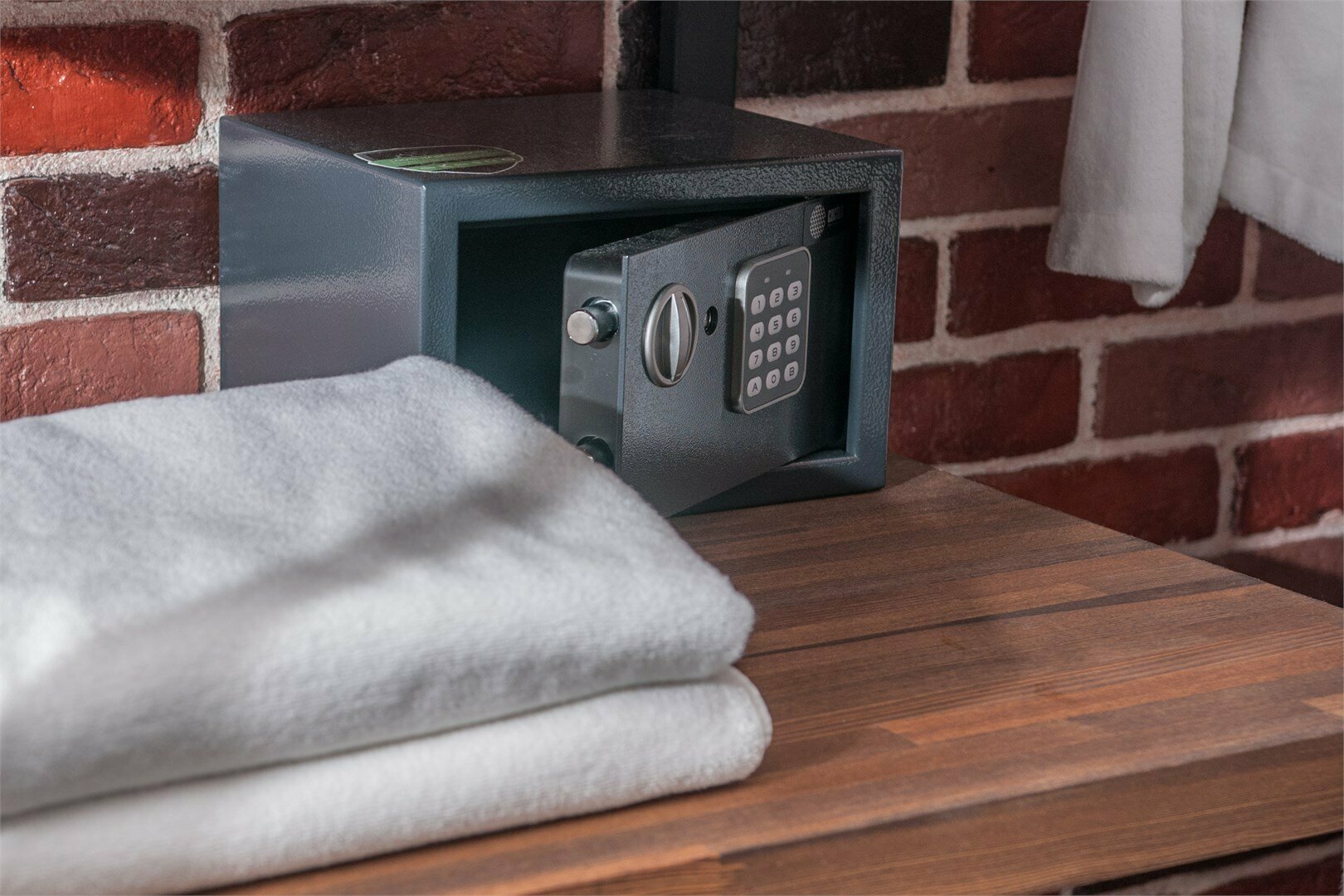 Номер Делюкс без балкона и видом на бассейн