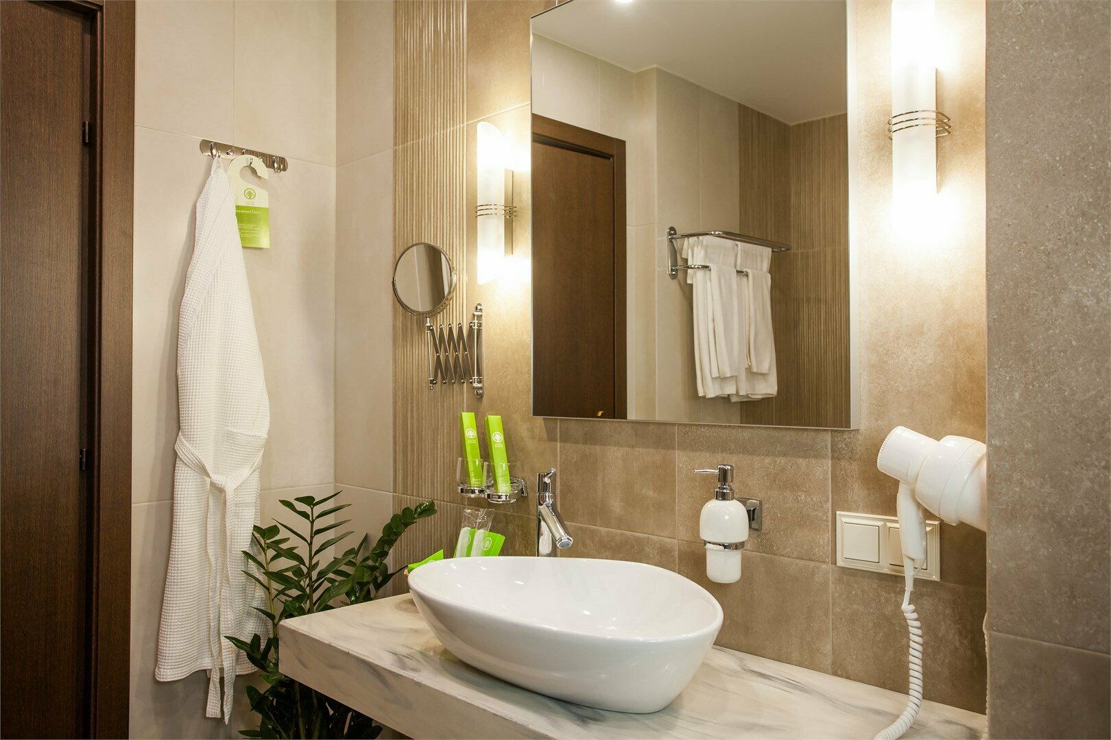 Люкс трехкомнатный (спальня-кабинет-холл)