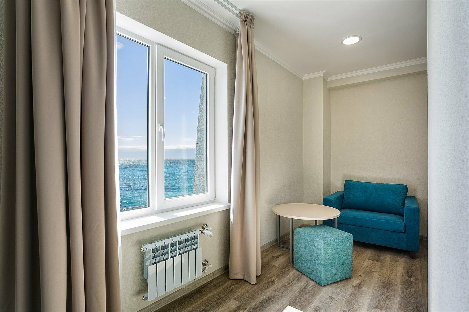 Улучшенный трехместный номер с видом на море