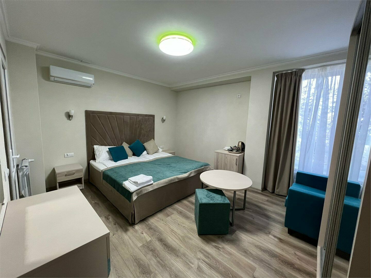 Улучшенный трехместный номер с видом на море