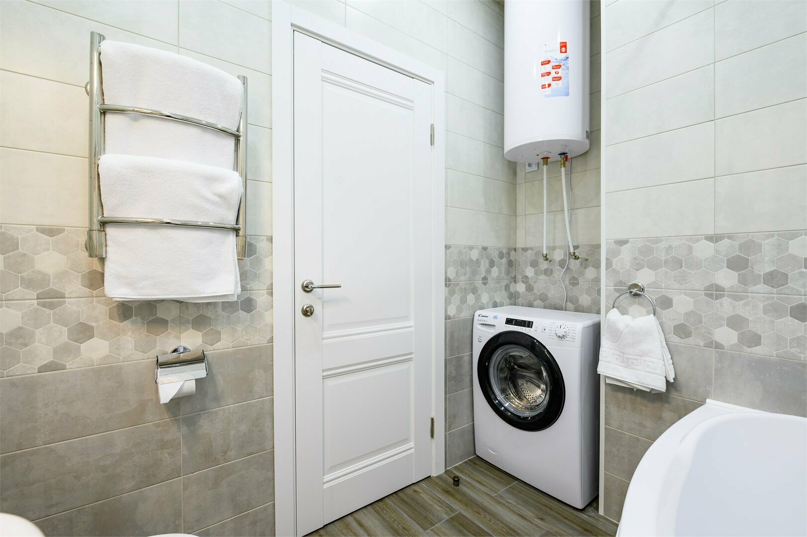 Новые апартаменты для 5 чел-к , с панорамным видом у Исаакиевского собора (кровать 200см,  диван, кресло, потолки 3.80, кондиционер)