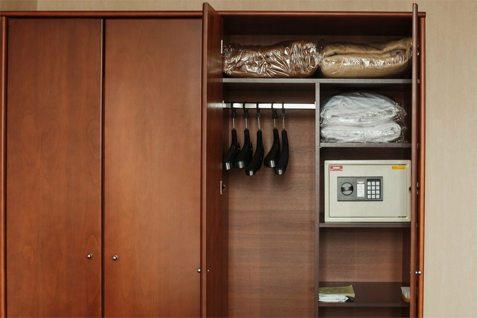 Бизнес класс комфортный с двумя кроватями/ или одной широкой кроватью и диваном-кроватью