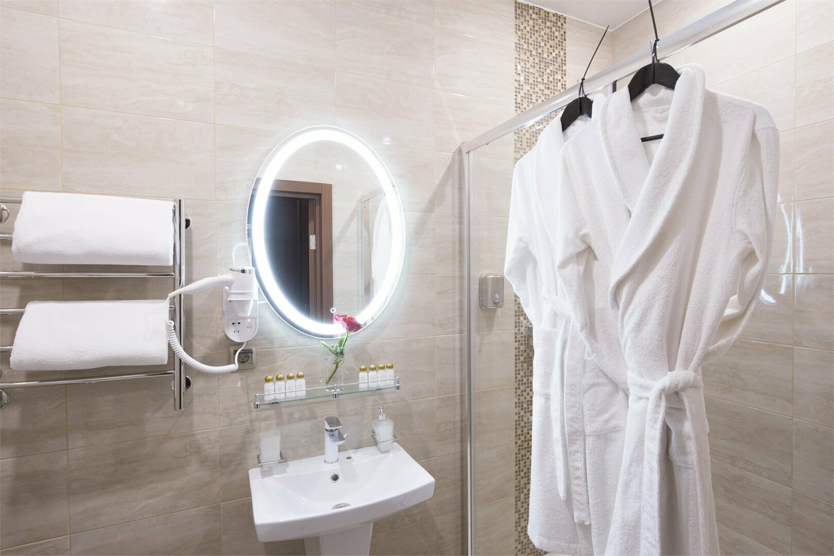 Улучшенный номер с широкой кроватью