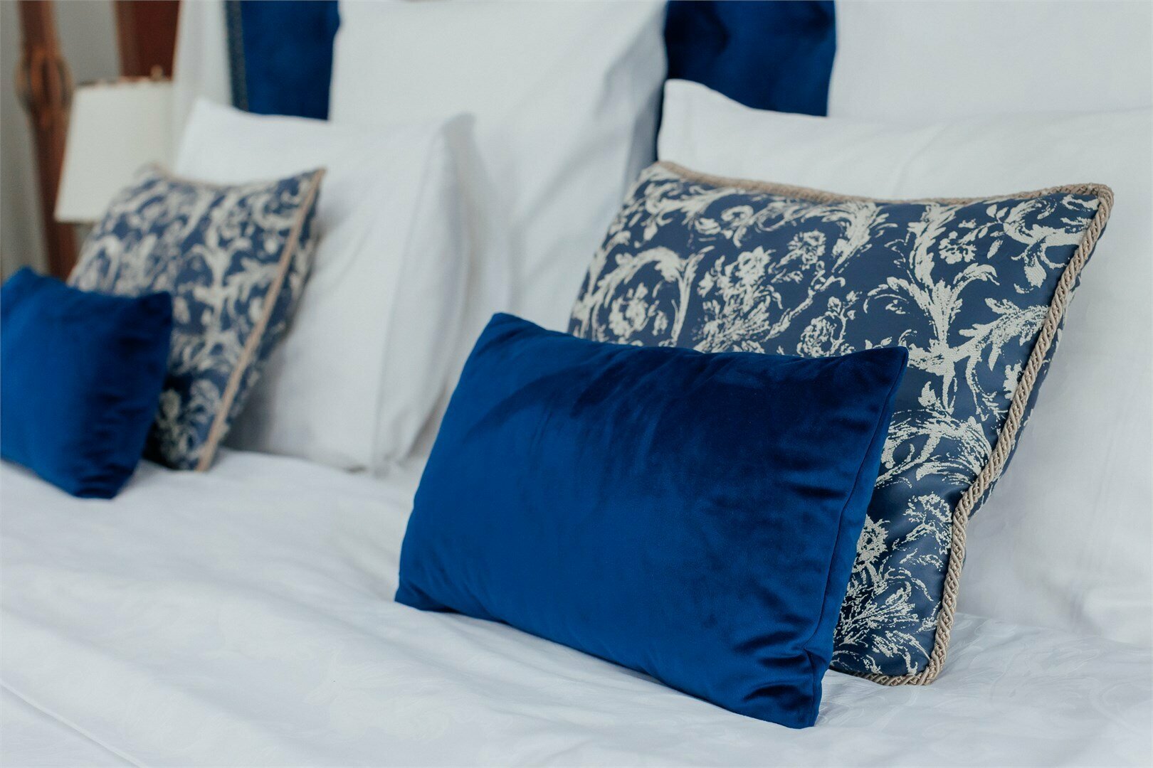 Видовой люкс с балконом и кроватью размера King Size