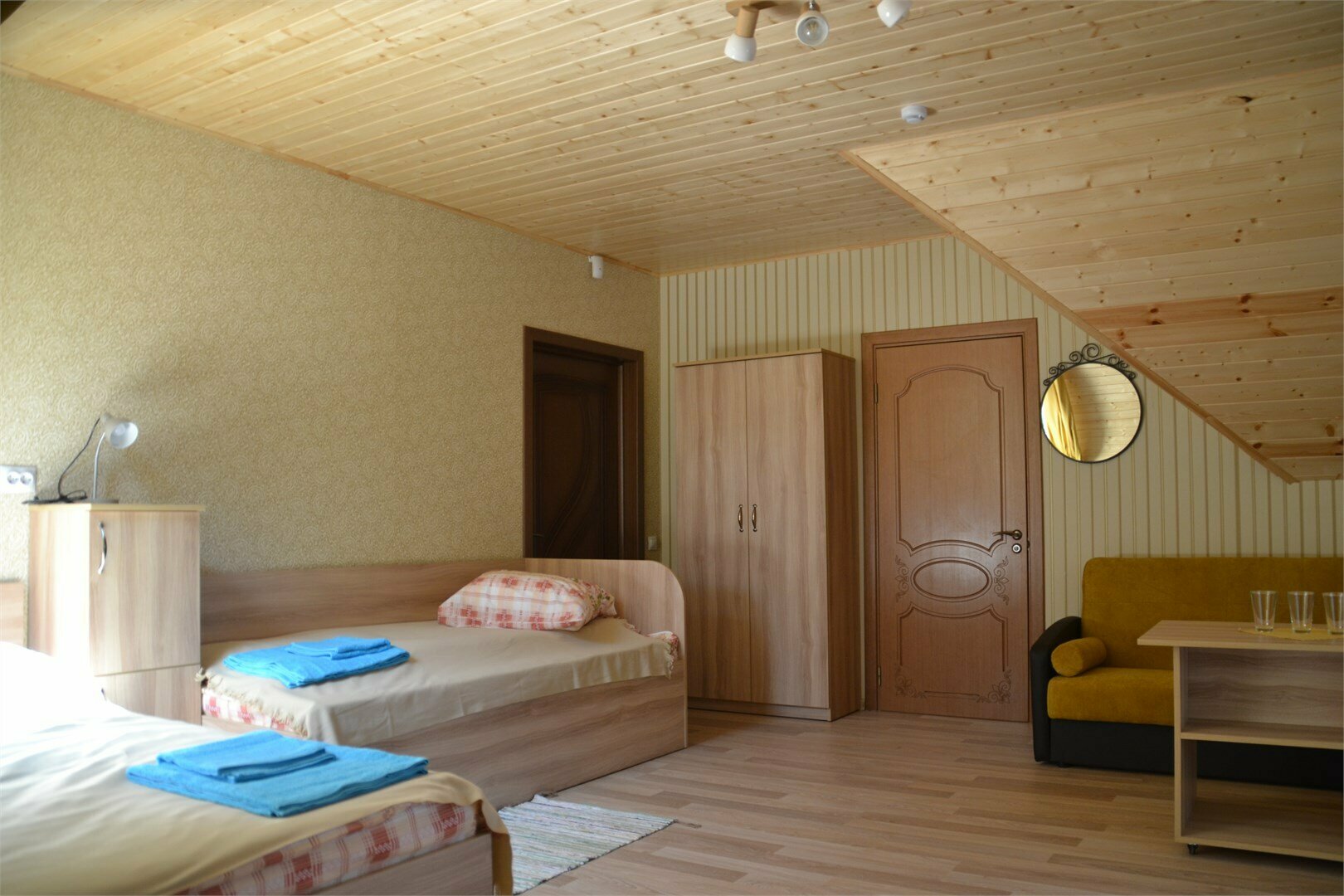 Пятиместные апартаменты с балконом Комфорт