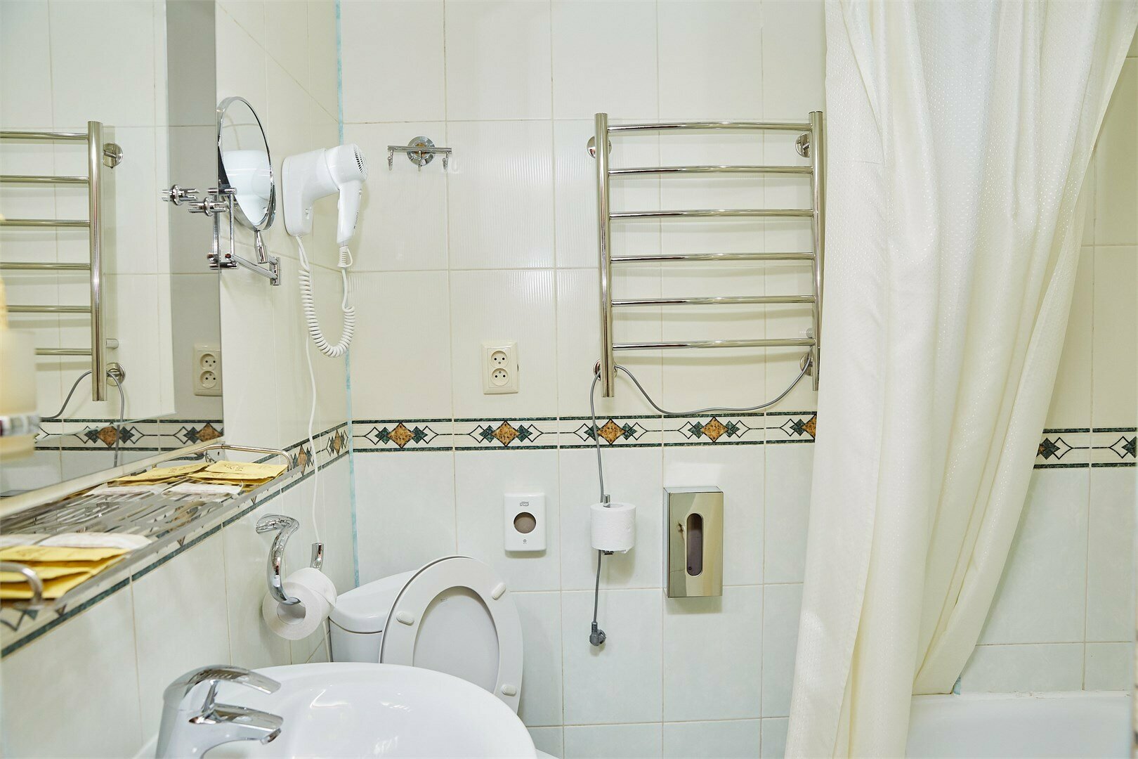 Улучшенный двухместный номер с 2 отдельными кроватями