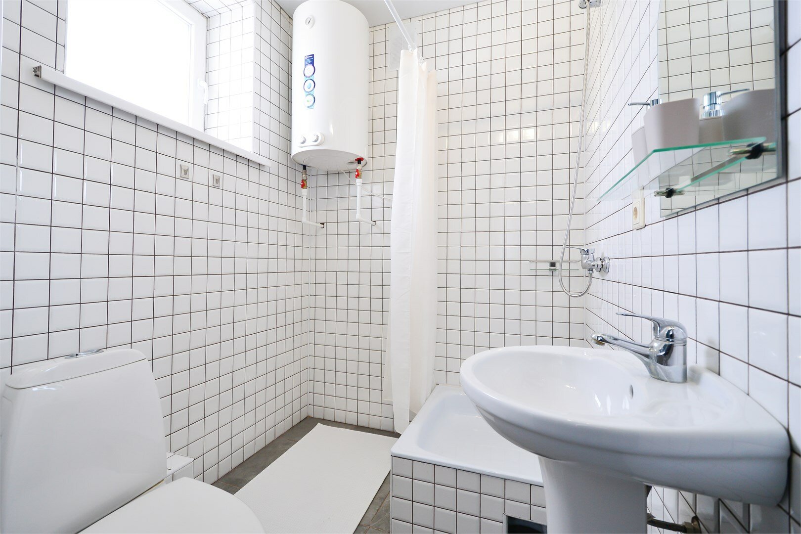 Четырехместный номер с собственной ванной комнатой