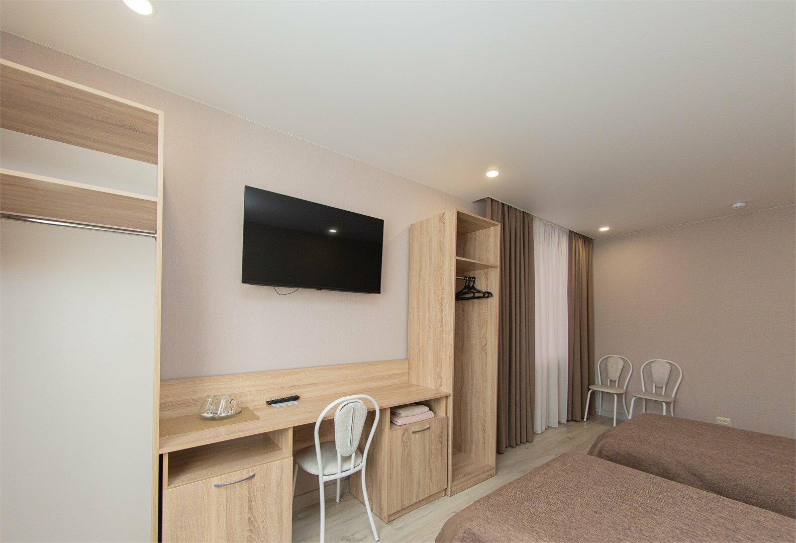 Двухместный номер с 2 отдельными кроватями и общей ванной комнатой