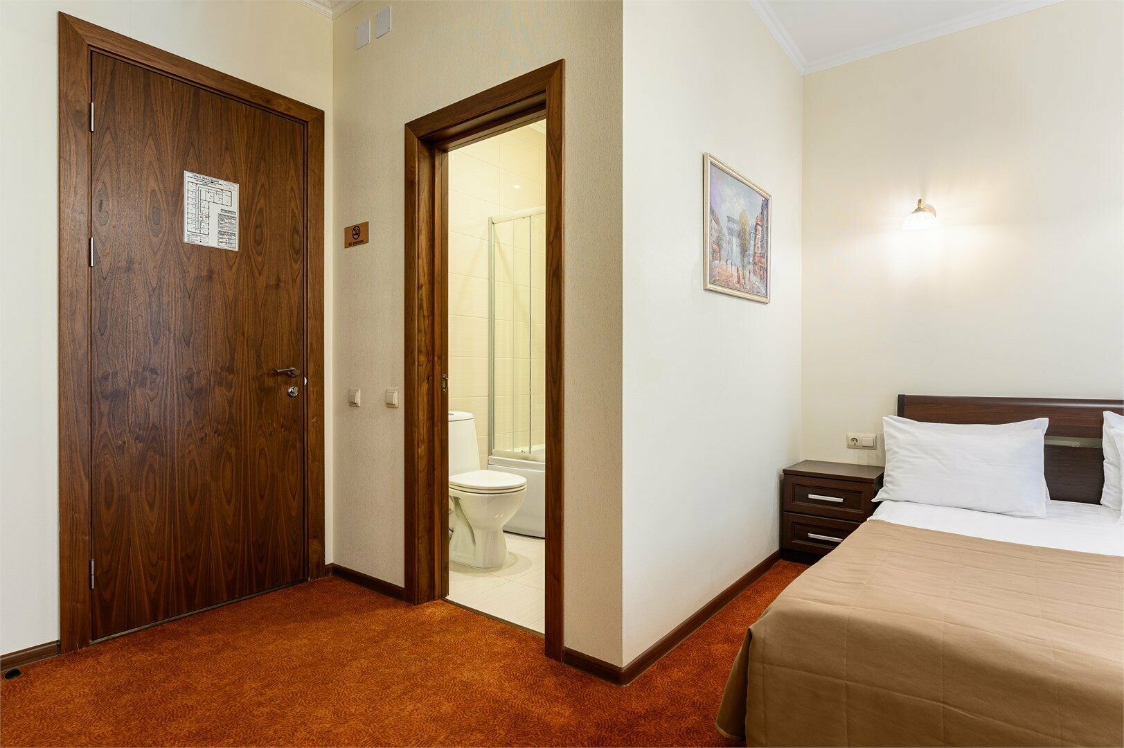 Стандартный номер с 1 кроватью вид на город или во внутренний двор