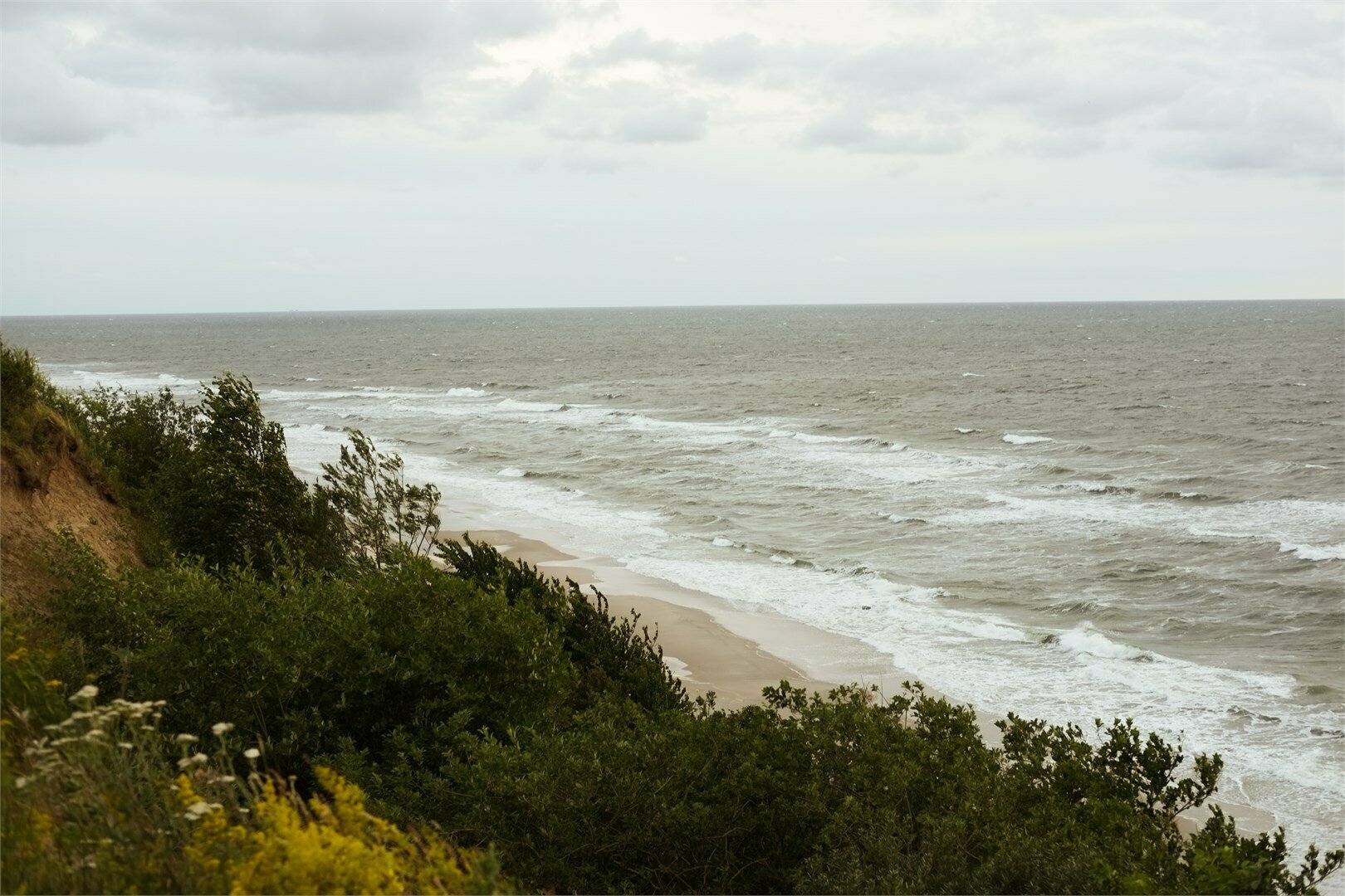 Домик с кондиционером и качелью