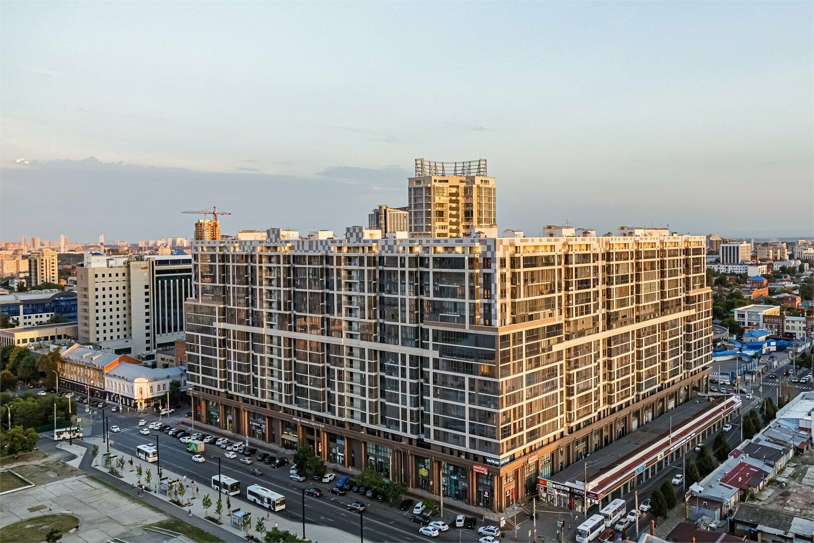 Апартаменты с видом на город на высоком этаже 210