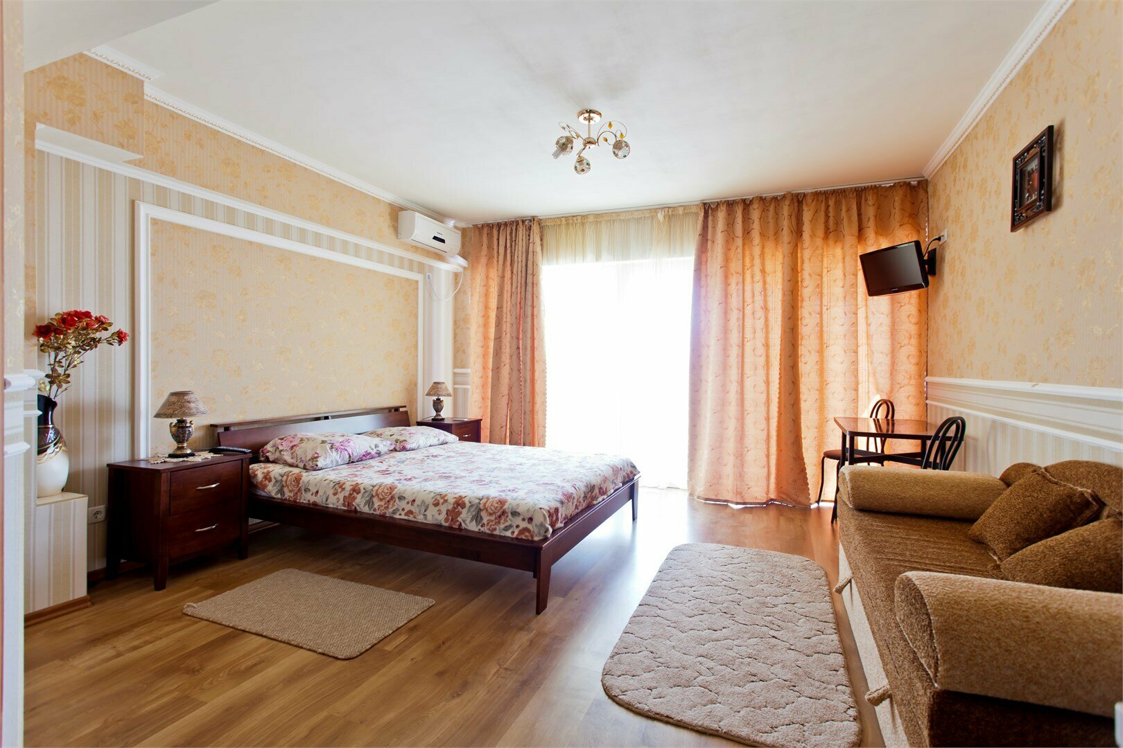 Полулюкс с балконом