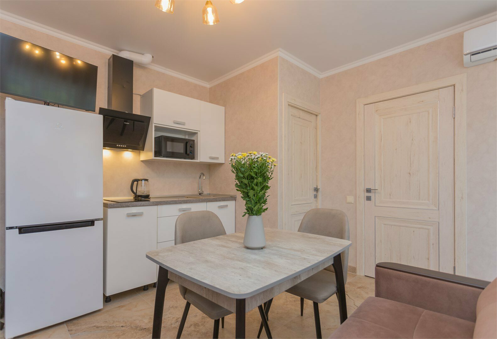 Апартаменты люкс с лоджией