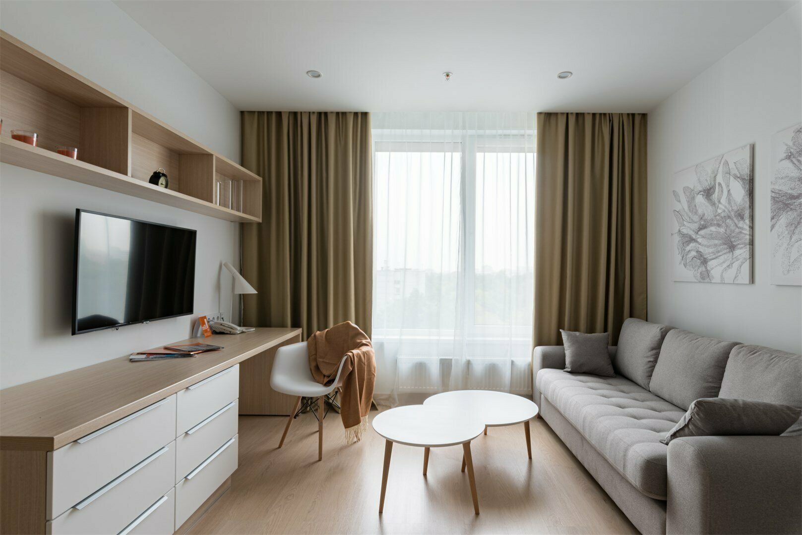 Полулюкс двухкомнатный номер (YES Ботаника)