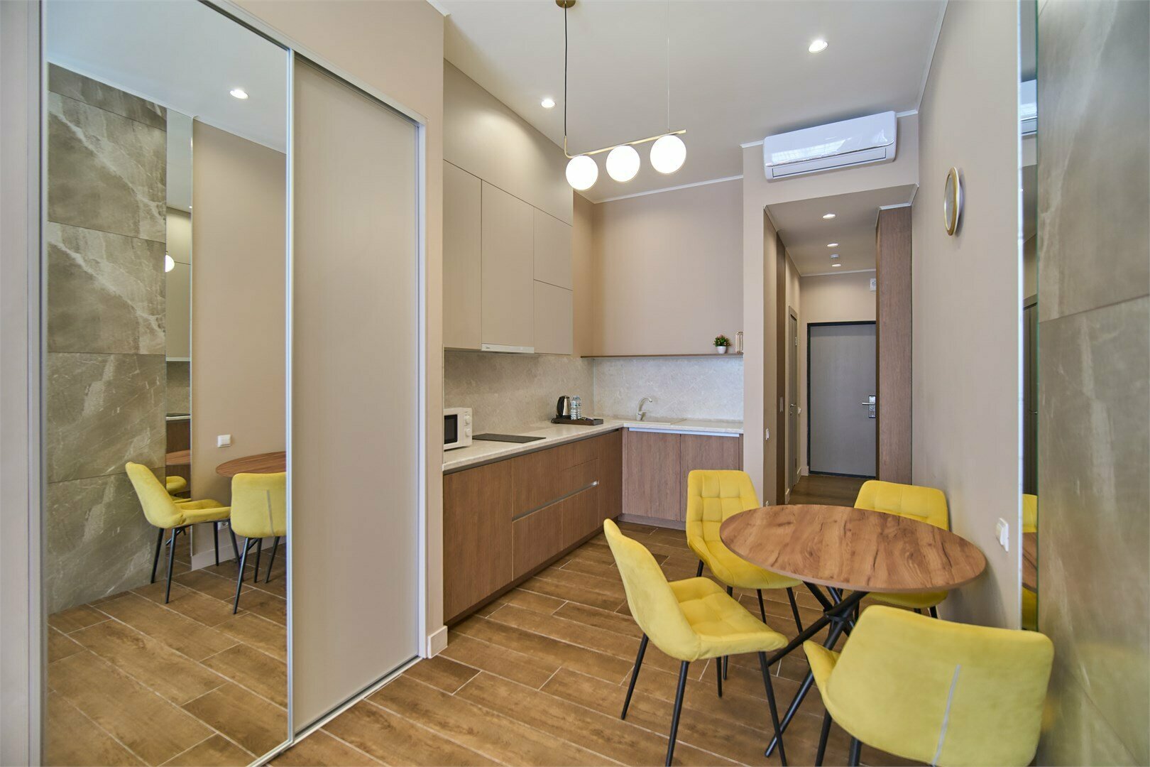 Студия Полулюкс с видом на Навагинскую