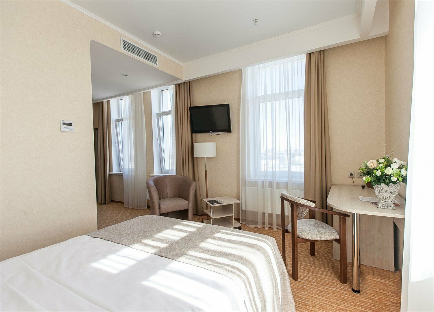 Стандарт с одной двуспальной кроватью