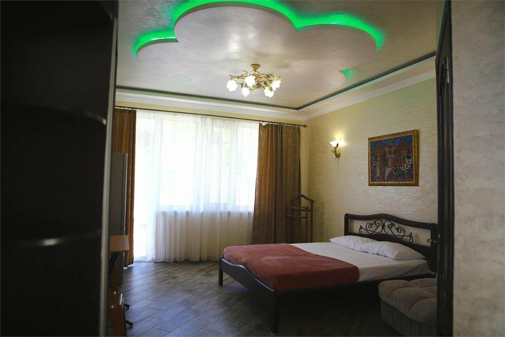 Трехместный номер с видом на горы