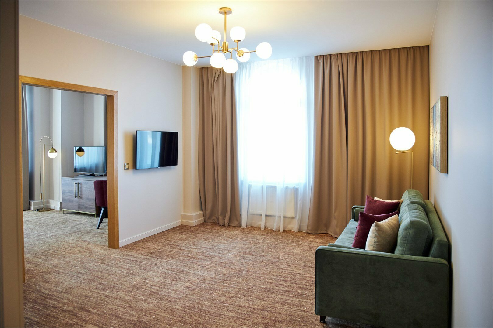 Двухкомнатный люкс | Вид на Неву