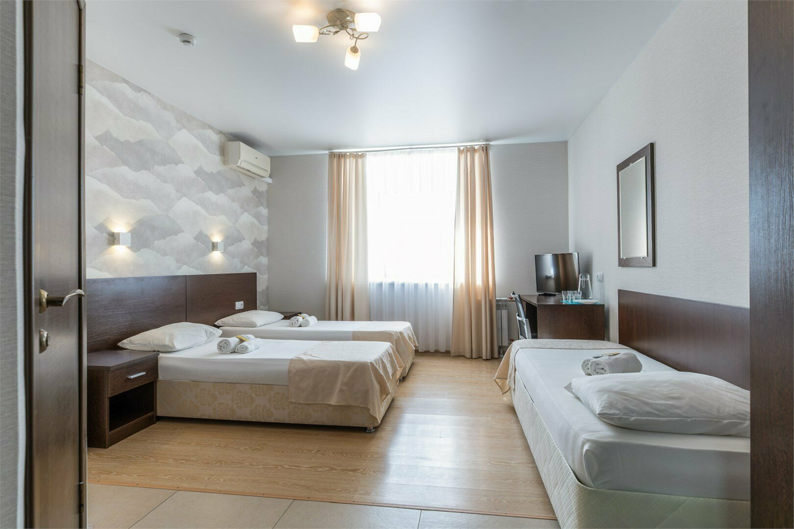 Трехместный