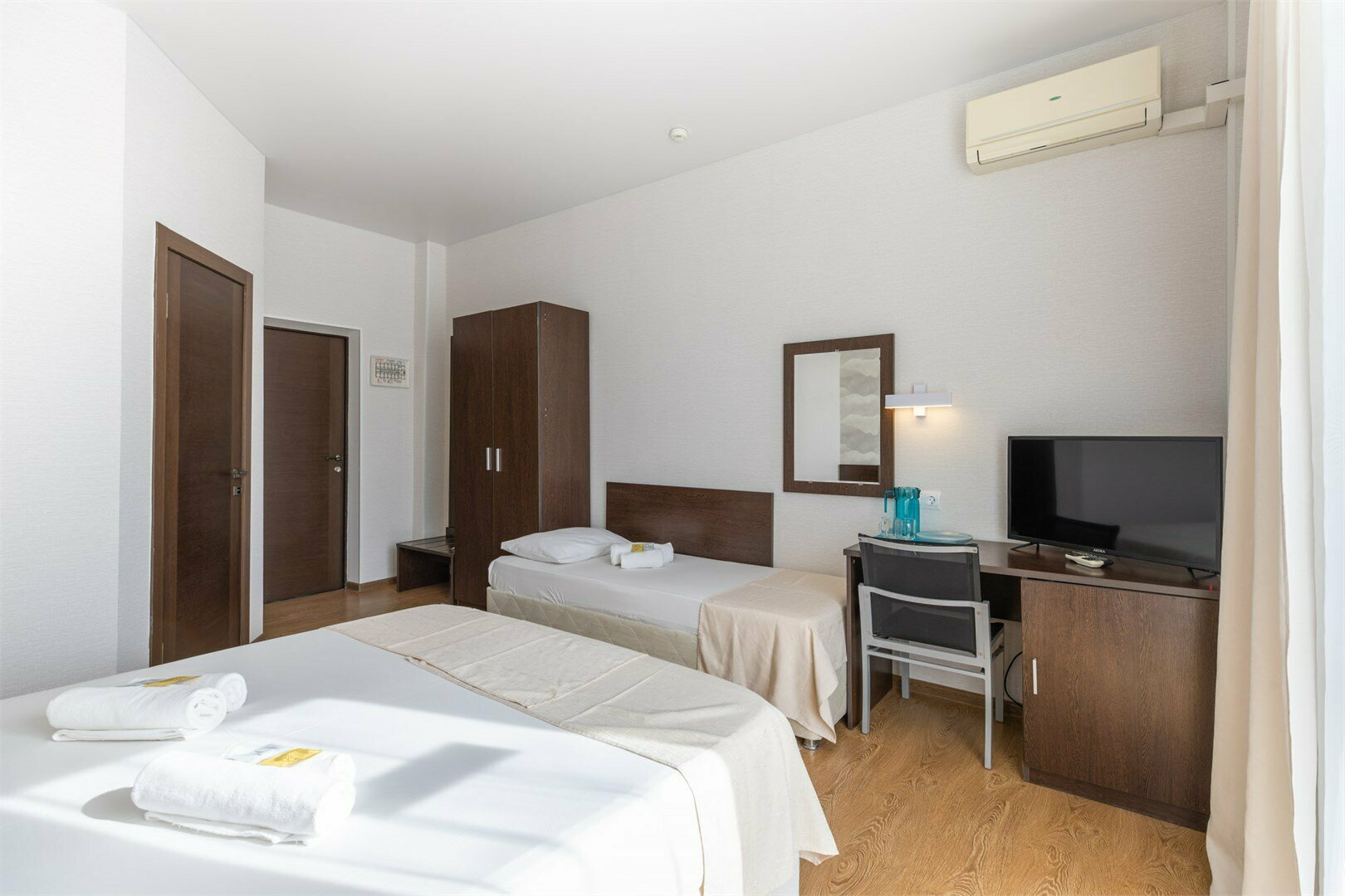 Трехместный