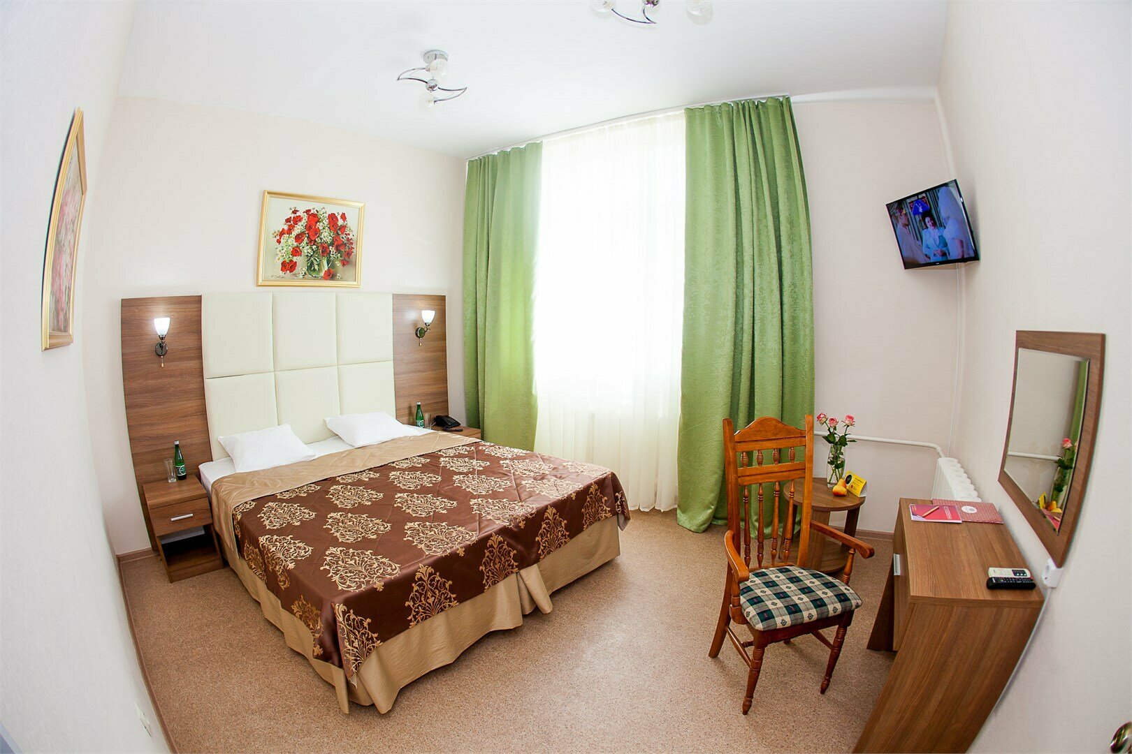 Cемейный номер с собственной ванной комнатой