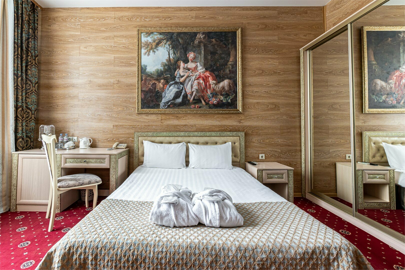 Супериор с одной большой кроватью