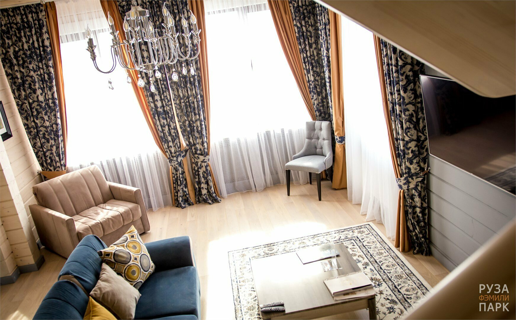 Двухэтажный коттедж "Снежная Королева" (4 спальни)