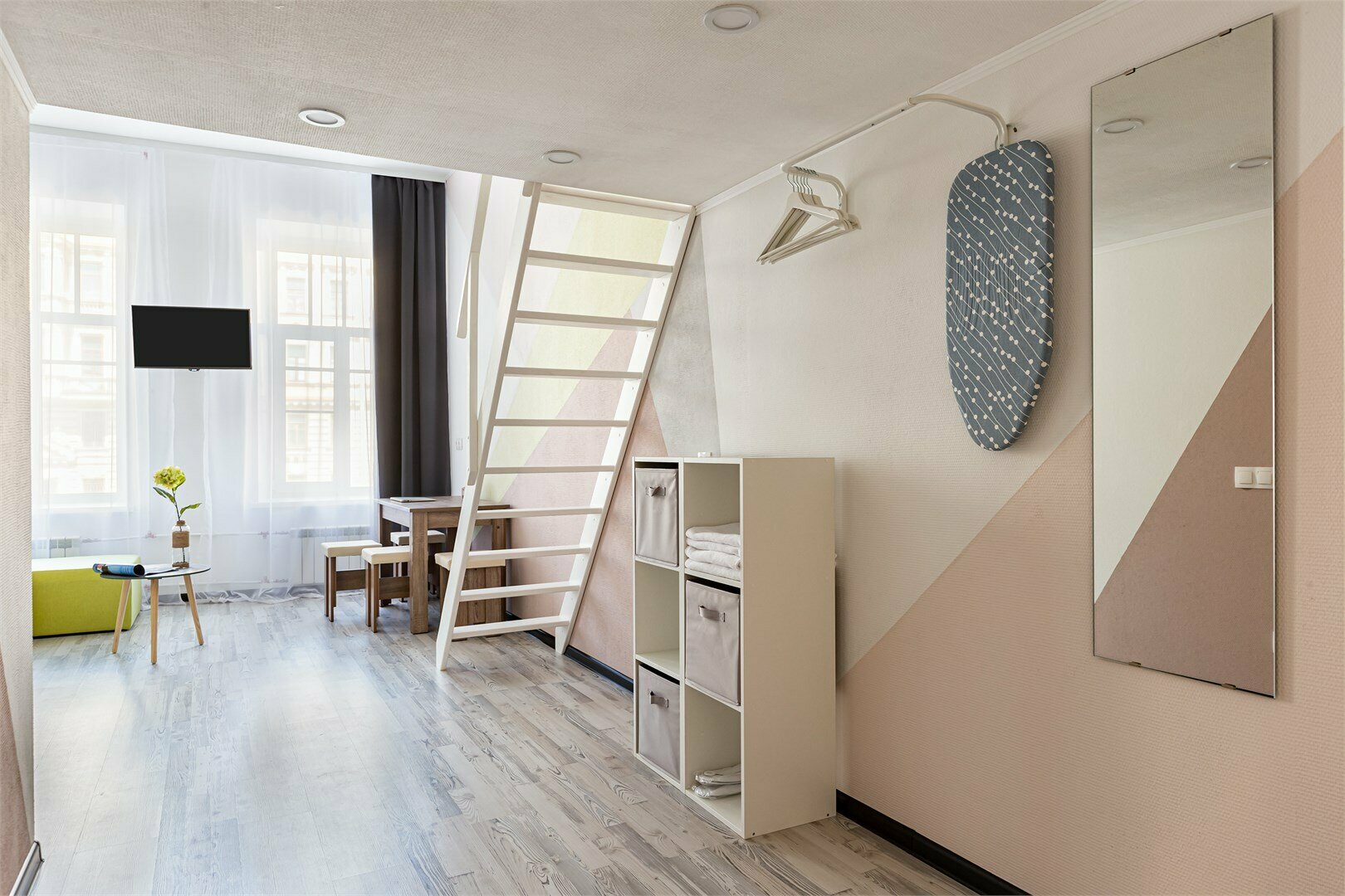 2 -  Комфортные 4х местные апартаменты вид на канал Грибоедова