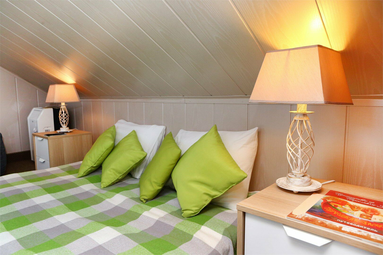 1 категория (Четырех-местный номер с отдельным входом, мансарда)