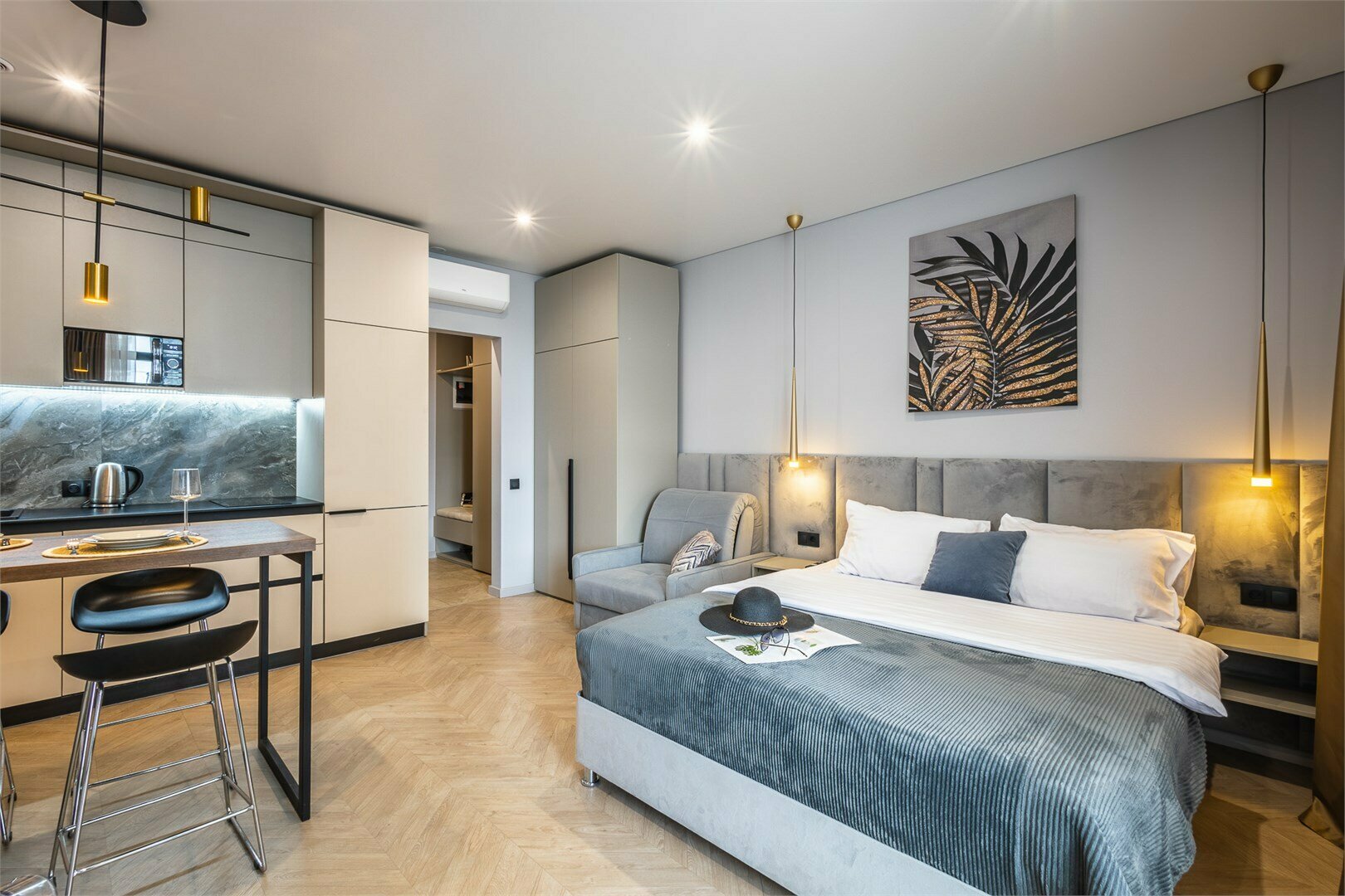 Студия Africa боковой вид на море