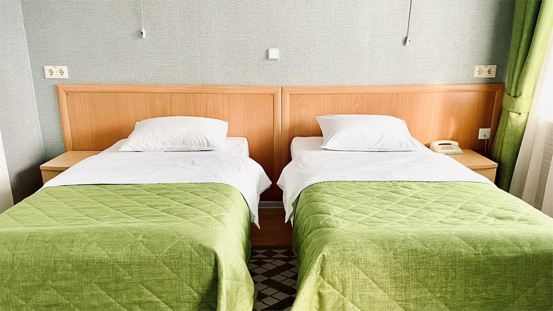 Улучшенный о одной двухспальной или двумя односпальными кроватями