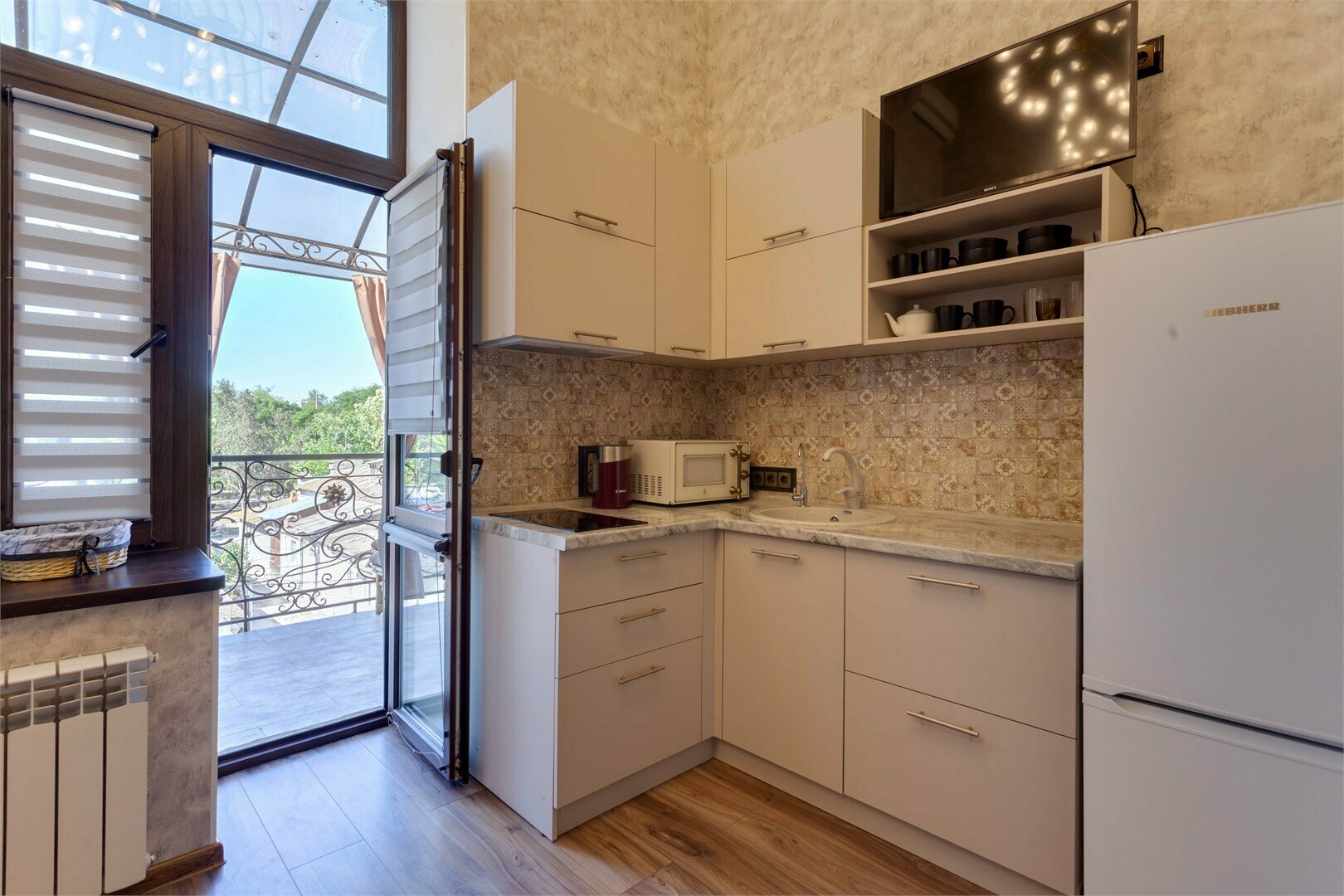 КОМН. №6 ("Апартаменты Супер Люкс  на двор") - 30 кв.м.