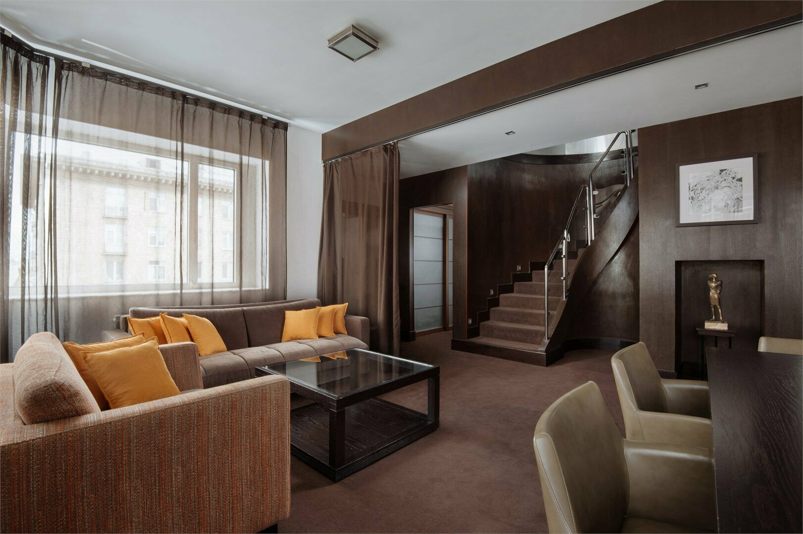 Двухуровневый люкс с одной большой кроватью