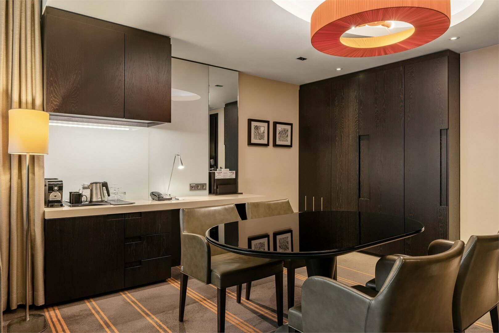 Бизнес люкс с одной большой кроватью