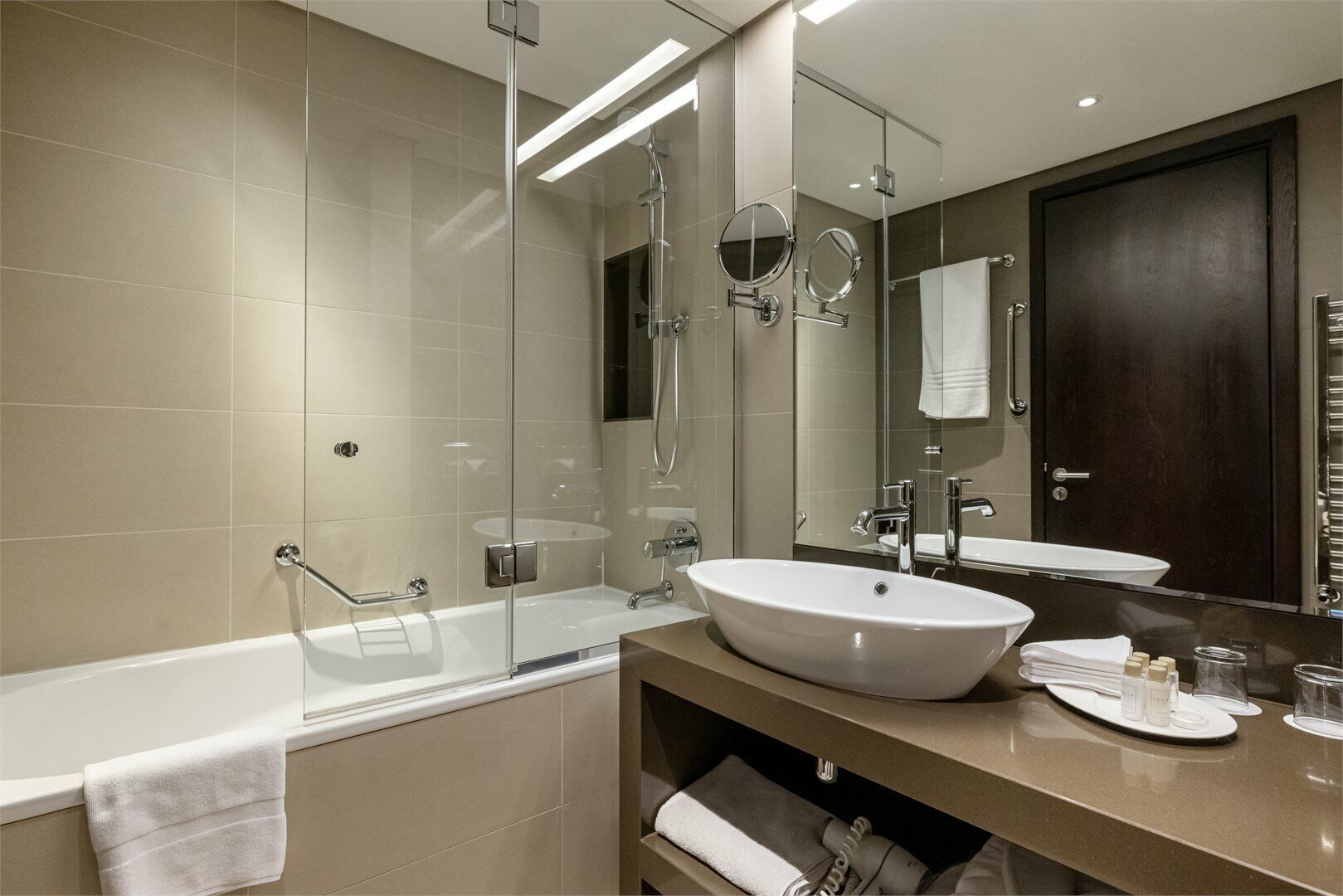 Бизнес люкс с одной большой кроватью