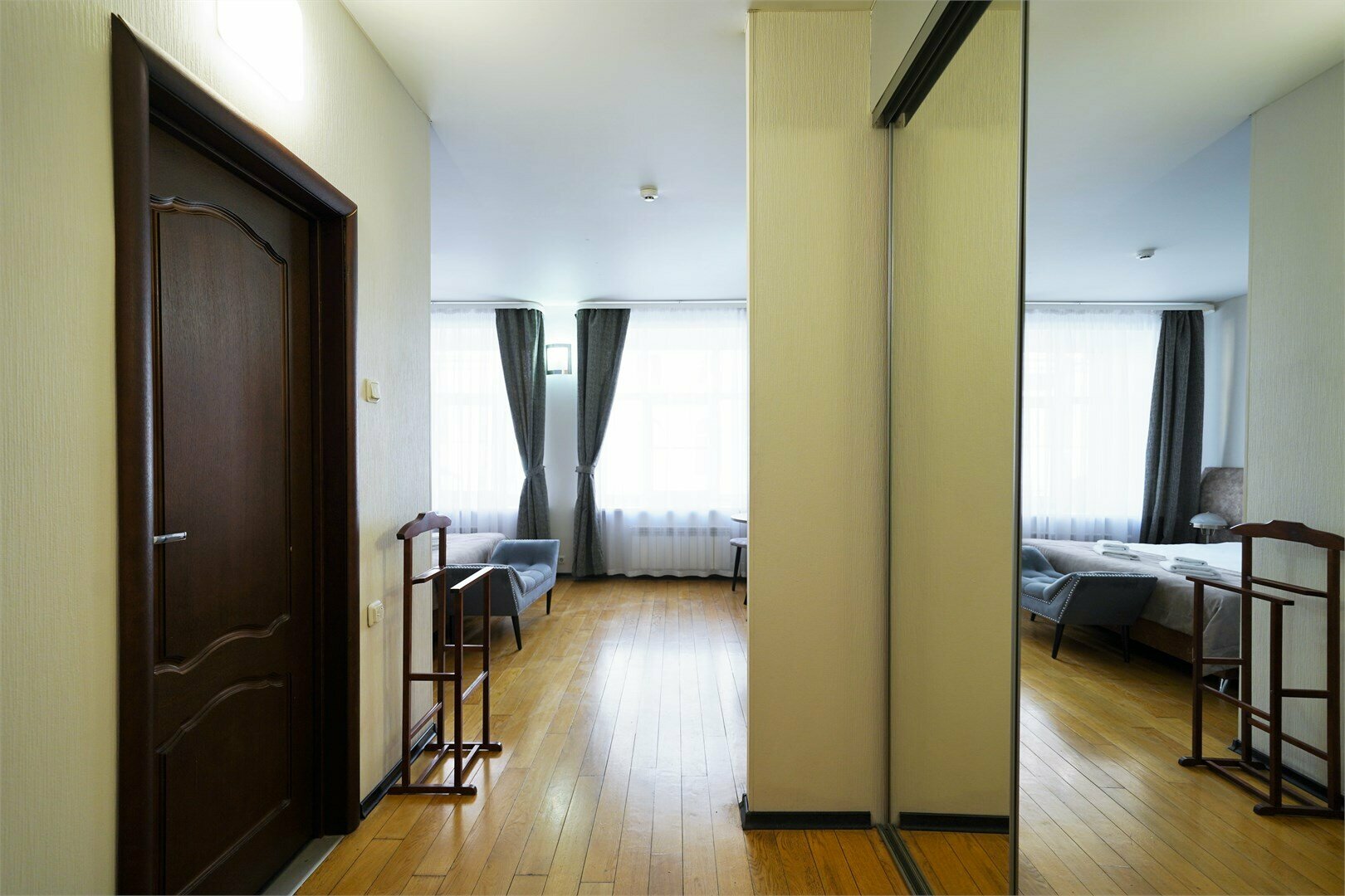 Меблированная комната с видом на ул. Гороховую