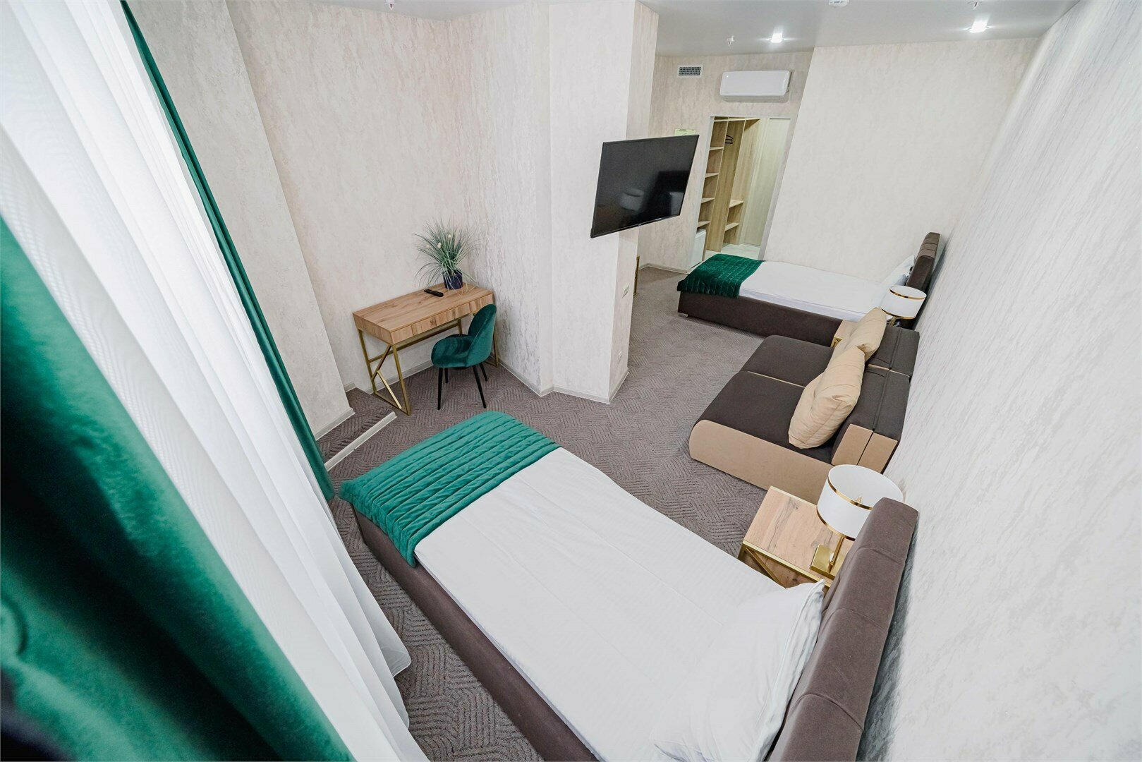 Двухместный улучшенный номер с двумя раздельными кроватями