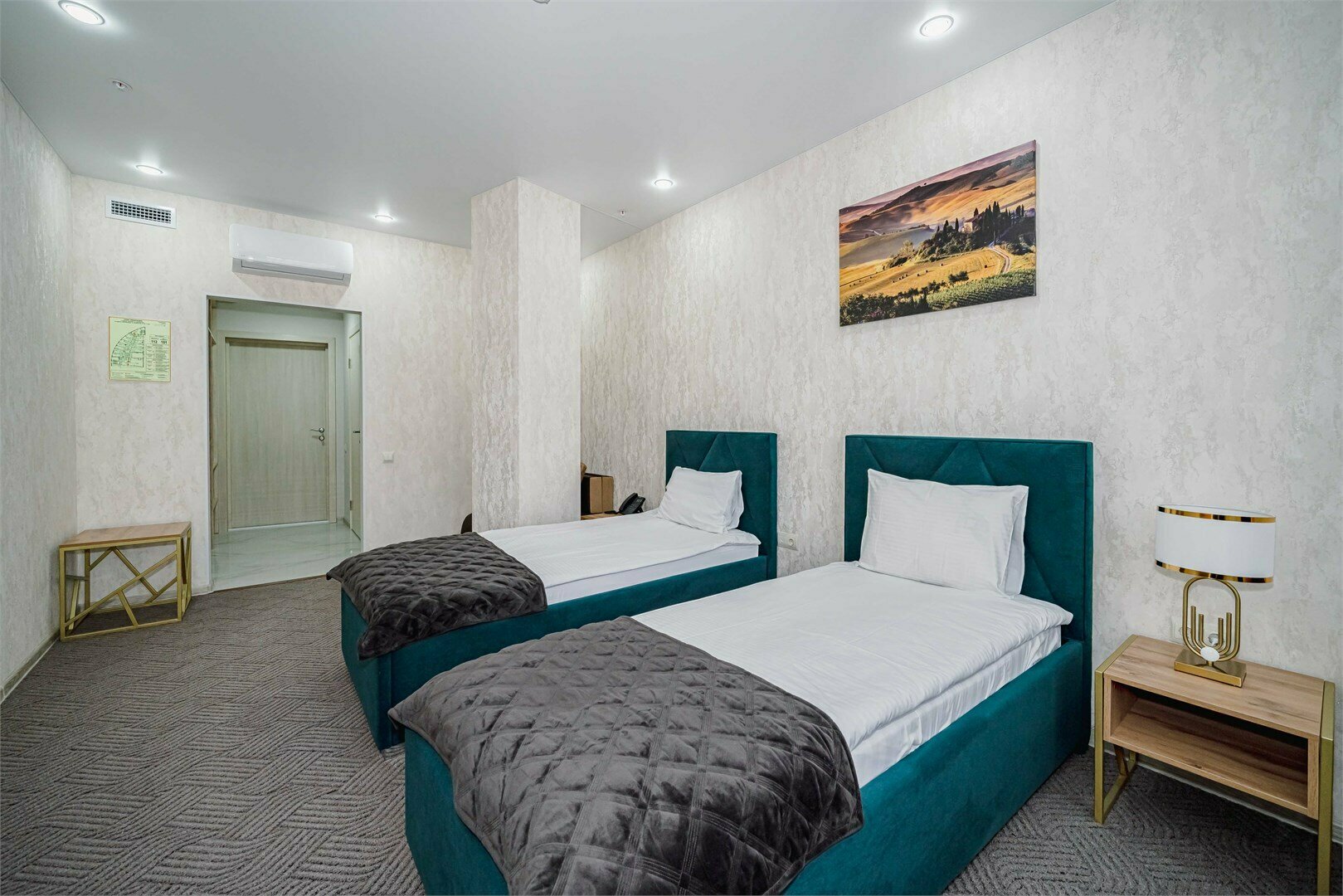 Двухместный улучшенный номер с двумя раздельными кроватями