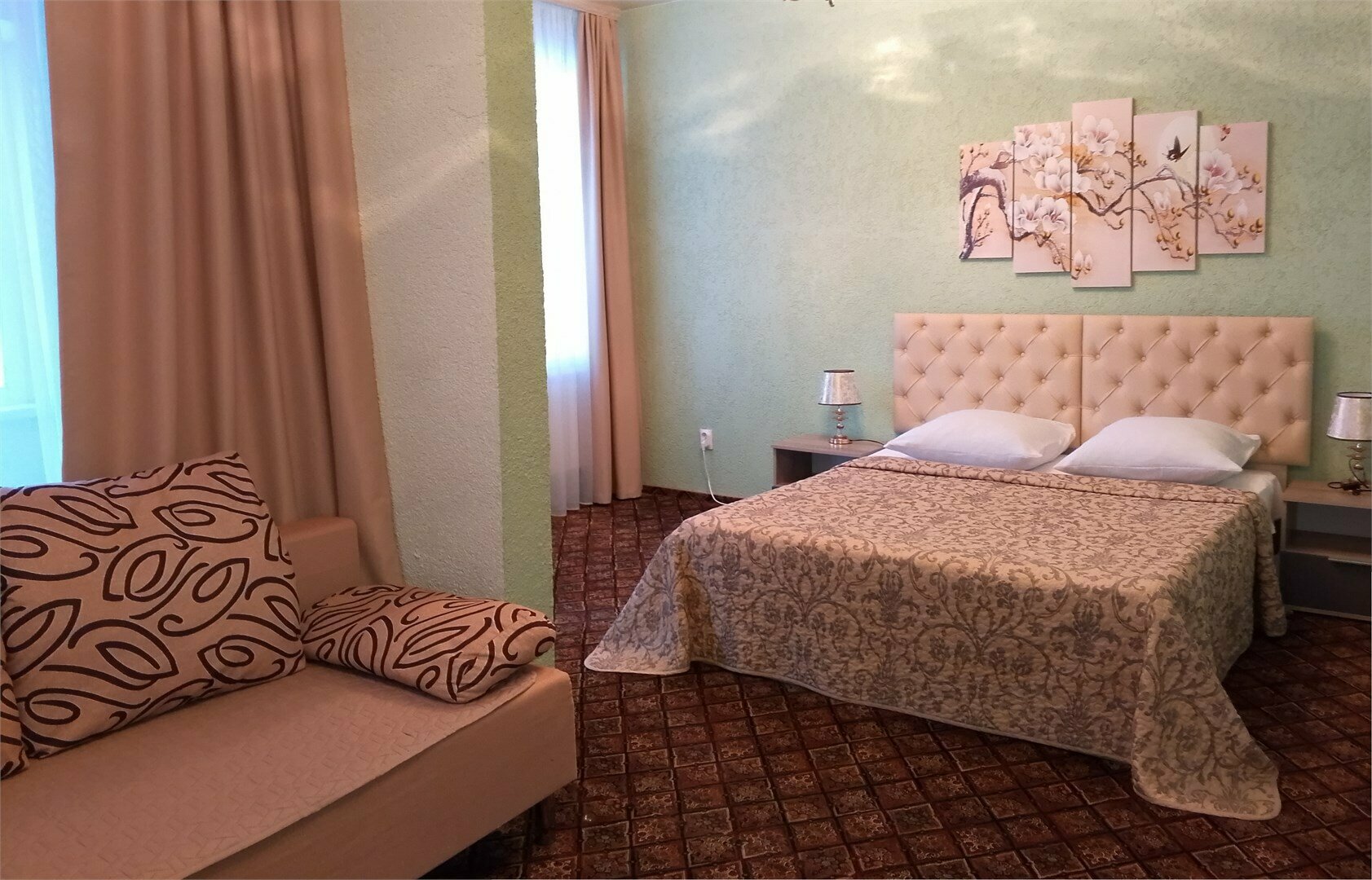 ПОЛУЛЮКС с лоджией и с двухспальной кроватью (2х-местный)