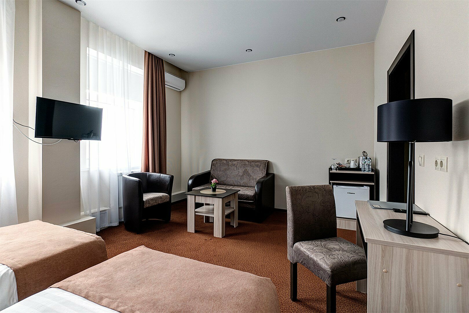 Делюкс с диваном с 2 раздельными кроватями или 1 большой кроватью