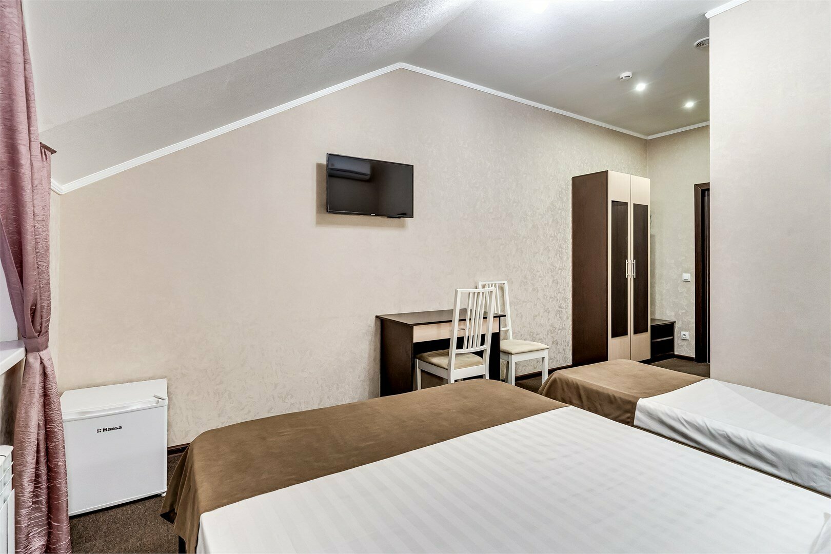 Трехместный