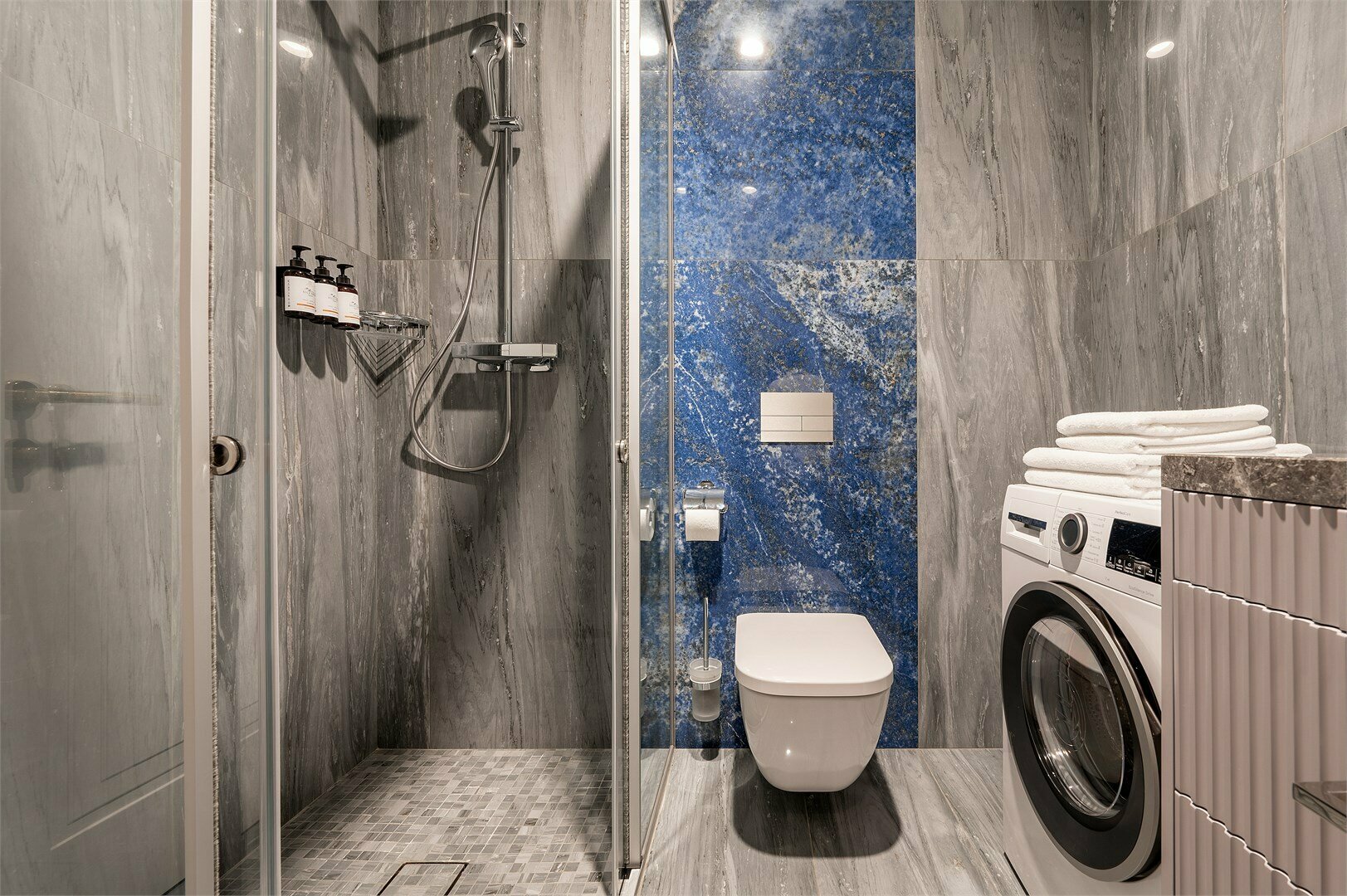 Студия с видом на парк и балконом