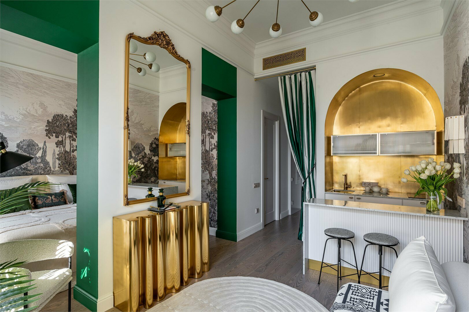 Улучшенный апартамент с балконом "Парижский Лес"