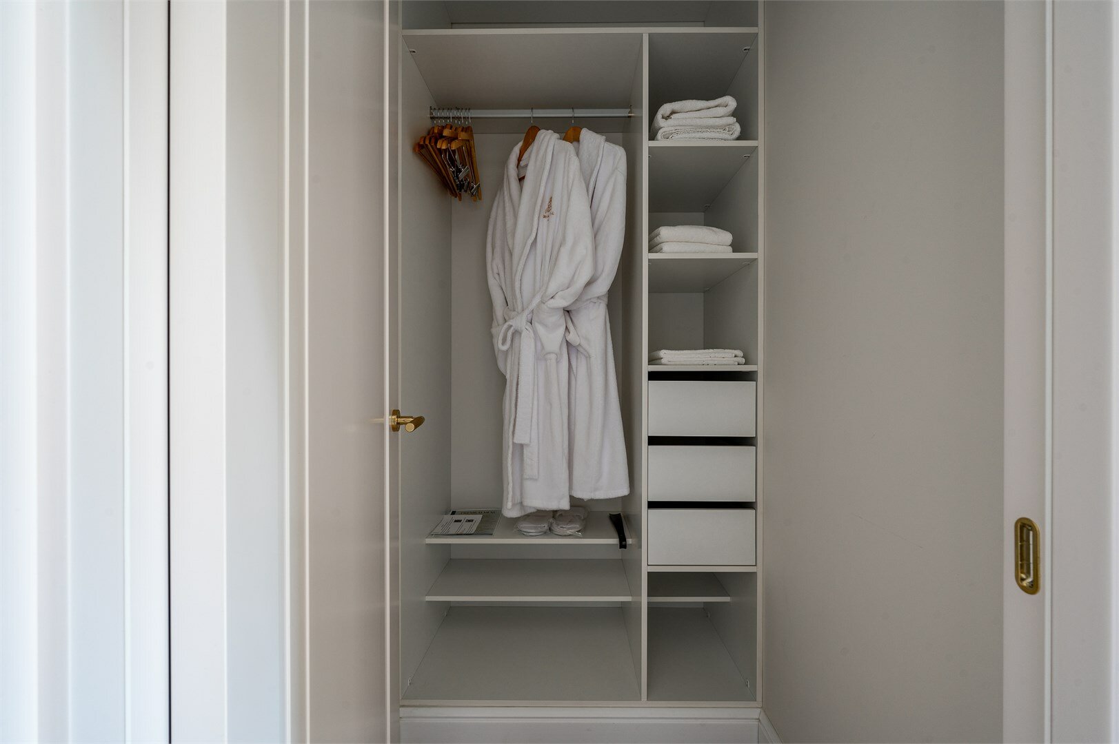 Улучшенный апартамент с балконом "Парижский Лес"